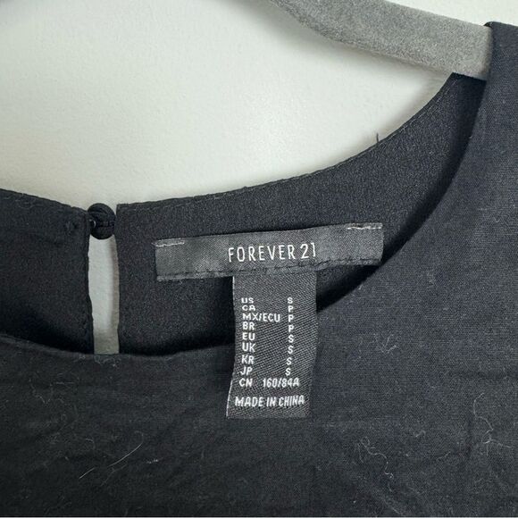 FOREVER 21 | Black Bubble Cropped Top Crewneck Women’s Size Small - Picture 4 of 6